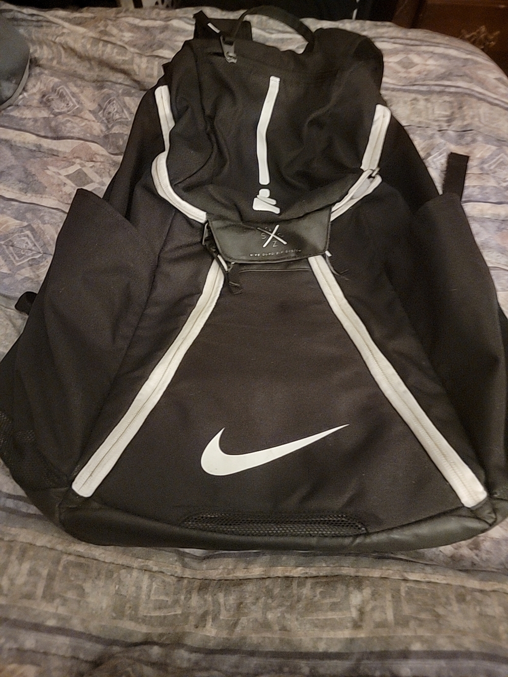 Hoops Nike QUAF ZIP ELITE  Black Basketball Backpack with White Accents